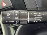 【オートワイパー(AUTO)】雨が降り出した時に、雨滴検出用センサー(レインセンサー)が雨滴を感知すると、自動でワイパーが動作します。
