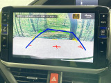 【バックカメラ】駐車時に後方がリアルタイム映像で確認できます。大型商業施設や立体駐車場での駐車時や、夜間のバック時に大活躍!運転スキルに関わらず、今や必須となった装備のひとつです!