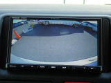 バックカメラ装備しております。駐車時に大変役に立ちますよ。駐車が苦手な方にも便利機能です。