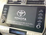 【メーカー純正ナビ】インテリアに溶け込むスタイリッシュな「専用設計」メーカーナビを装備♪視認性や操作性など基本性能にも優れ、より上質なカーライフをお楽しみいただけます。