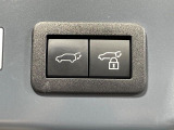 【パワーバックドア】スマートキーや運転席のボタンを押すだけでリアゲートが自動で開閉します!荷物を持っている時や、高い位置にあるバックドアを閉める際に便利な機能です♪