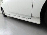 TRD製サイドスカートを装着しております