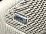 【BOSEサウンドシステム】メーカーオプションの高品位サウンドシステムを搭載。専用のチューニングが施された大小様々なスピーカーから良質なサウンドが奏でられ、臨場感あふれる音響空間を演出します。