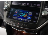 使いやすさや安全性を追求したステアリング周り!高級車ゆえにスイッチ類が多いのも特徴ですね!考え尽くされた配置ですぐに使いこなす事が出来ますのでご安心下さい!是非、体感してみて下さい!!