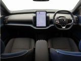 ドライバー・ディスプレイとセンターディスプレイを、12.3インチのタブレットに集約しました。運転操作に必要な情報とよく使う機能のコントロールボタンを、同一画面内にわかりやすく表示させることができます。
