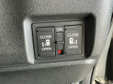 【両側パワースライドドア】両側がパワースライドドアになっており、運転席のスイッチやスマートキーでも開閉が可能です!開口部も広いので乗り降りも楽々♪