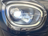 ●LEDヘッドライト:夜間走行時も良好な視界を確保し安心して運転できる高輝度LEDヘッドライトを装備!点灯速度が早く、消費電力も抑えられています。