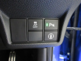 パーキングセンサーや横滑りを防ぐVSA等のスイッチ類は運転席の右側、手の届きやすい位置にあります。