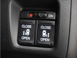 ◆両側電動スライドドア◆狭い駐車場でも乗り降りが楽々♪お子様が隣の車にドアを当ててしまう心配もございません!小さなお子様連れの方もこれで安心。