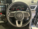 ステアリングから手を離さず、運転に集中したままオーディオ等の操作ができます。