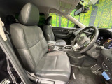 運転席まわりには十分なスペースがあり、大柄な方でもゆったり運転していただける環境です。