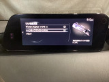 ハンドル操作をアシストすることにより車線からの逸脱回避を支援します。