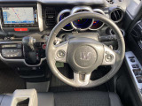 ●仕入れ段階で徹底したチェックを行い、厳しい審査にパスした車だけを展示・販売しています。弊社ではこれをプロチェックと呼び、数十の独自チェック項目に基づき、車の状態を調べ上げています。