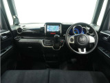◆視界広々で非常に運転しやすくロングドライブでも疲れを感じさせないすっきりとまとまったインパネ周りです。