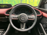 【純正革巻きステアリング】上質な革を使用することで、手にしっかり馴染みとても運転しやすいハンドルです♪