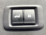 【パワーバックドア】スマートキーや運転席のボタンを押すだけでリアゲートが自動で開閉します!荷物を持っている時や、高い位置にあるバックドアを閉める際に便利な機能です♪