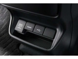 スマートフォンなどの音楽再生が可能なUSB接続ジャック装備車両です♪♪♪