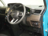 運転席の様子です。見通しの良いすっきりとした内装で運転しやすい空間となっております!