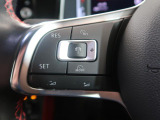 ◆クルーズコントロールにレーダーセンサーを組み合わせ、先行車を測定し設定されたスピードを上限に自動で加減速を行います。一定の車間距離を維持することで、長距離走行でのドライバーの疲労を低減させます。