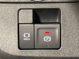 指先だけで簡単に操作が可能な電動パーキングブレーキを採用。「HOLD」スイッチを押すと、渋滞や信号待ちなどでブレーキペダルから足を離しても、ブレーキを保持するので安心です