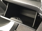 【グローブボックス】収納スペースが沢山あるので車内が散らからずに助かります。ちょっとした物を入れるのにいいですね♪