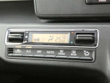 オートエアコン装備です。オートで空調を行ってくれるので車内は、とっても快適!だからドライブもさらに楽しい!