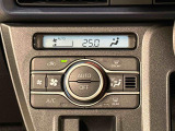 車内空調は&rdquo;AUTOエアコン&rdquo;にお任せ。運転に集中出来ますよ!