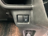 運転席はシートヒーターが付いてます。