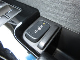 運転席&助手席シートヒーターが付いてます。寒い冬でもスイッチONで座面をあたたかくして、ドライブをさらに快適にしてくれます。HIとLOの2段階に温度設定が可能です。