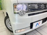 【HIDヘッドライト】非常に明るく前方を照らしてくれるので、悪天候や夜間の走行時も視界良好で安心してお乗りいただけます。