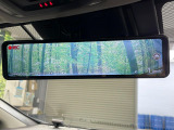 【デジタルインナーミラー】後席の大きな荷物や同乗者で後方が確認しづらい時でも安心!カメラが撮影した車両後方の映像をルームミラー内に表示。クリアな視界で状況の確認が可能です!