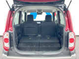 普段のお買い物や通勤、送迎等に十分な荷室スペースを確保しております。セカンドシートを倒すと、大きな荷物の積載も可能です♪