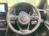 インテリアに合わせたデザインのステアリングは、運転される方のことも考え、運転しやすい形状、大きさです。是非一度、実際に触ってお確かめください。