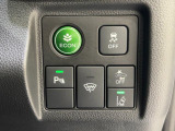 障害物センサーとVSAを装備しております。VSAは車両挙動安定化制御システムでクルマの横滑り、曲がるを制御し、走る・曲がる・止まるの全領域で安定性を確保するためのシステムです