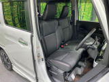 運転席シート廻りは使用感も少なく、良好な状態となっています。丁寧に使われていたことがよくわかりますね。