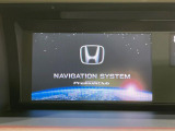【メーカー純正ナビ】インテリアに溶け込むスタイリッシュな「専用設計」メーカーナビを装備♪視認性や操作性など基本性能にも優れ、より上質なカーライフをお楽しみいただけます。