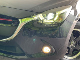 【LEDヘッドライト】悪天候や夜間走行時も良好な視界を確保し安心して運転できる高輝度LEDヘッドライトを装備!点灯速度が早く、消費電力も抑えられています。