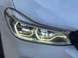 ●LEDヘッドライト:夜間走行時も良好な視界を確保し安心して運転できる高輝度LEDヘッドライトを装備!点灯速度が早く、消費電力も抑えられています。