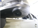 ■助手席側ドアミラーにはサイドビューカメラを装備。ドライバーの死角となりやすい車体左下側がきちんと確認できるので、幅寄せや狭い道でのすれ違いなどに効果を発揮します。