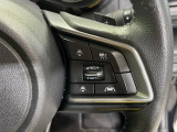 【全車速追従機能付クルーズコントロール】高速道路での長距離走行が楽に!!自動で速度を保つクルーズコントロールが、衝突軽減システムと連携し、前方の車両を感知して車間を保つように速度調節してくれます!!