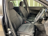 乗降がしやすい運転席。高さが調節できて小柄な方でも運転しやすいポジションをとることができます。