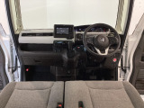 【前方視界】開放的な前方視界!運転がしやすく疲れにくいです♪窓が大きく、見通しがとっても良いおクルマですよ♪