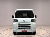 スクエアなボディが叶える広々空間、たくさん積めて仕事がしやすい荷室、働く人の運転しやすさ、そして、.先進の安全装備を搭載したハイゼットカーゴが入荷致しました。