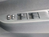 【パワーウインドゥマスタースイッチ】運転席より助手席やリヤドアガラスの開閉が出来るので便利ですね!運転席以外のウインドロック機能も付いています。