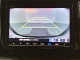 バックでの車庫入れも安心です! リアカメラが付いているバックモニター付のナビを装備しております。操作線もついており距離感も画面から確認できます。