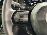 ステアリングにオーディオ操作スイッチが付いています。オーディオ画面に直接タッチしなくても操作が出来ますので、運転に集中できます。