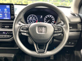 インテリアに合わせたデザインのステアリングは、運転される方のことも考え、運転しやすい形状、大きさです。是非一度、実際に触ってお確かめください。