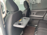 助手席側シートバックテーブル付いてます♪