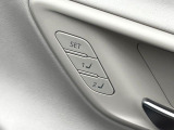 【メモリー機能付きパワーシート】ドライバーごとに設定したシート位置を記憶して、ボタン一つで切り替えできる便利な機能!運転する方が複数名いらっしゃるご家庭におすすめです♪