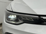 LEDマトリックスヘッドライト「IQ.LIGHT」フロントカメラで対向車や先行車を検知し、マトリックスモジュールに搭載されたLEDを個別に制御することで最適な配光を実現。